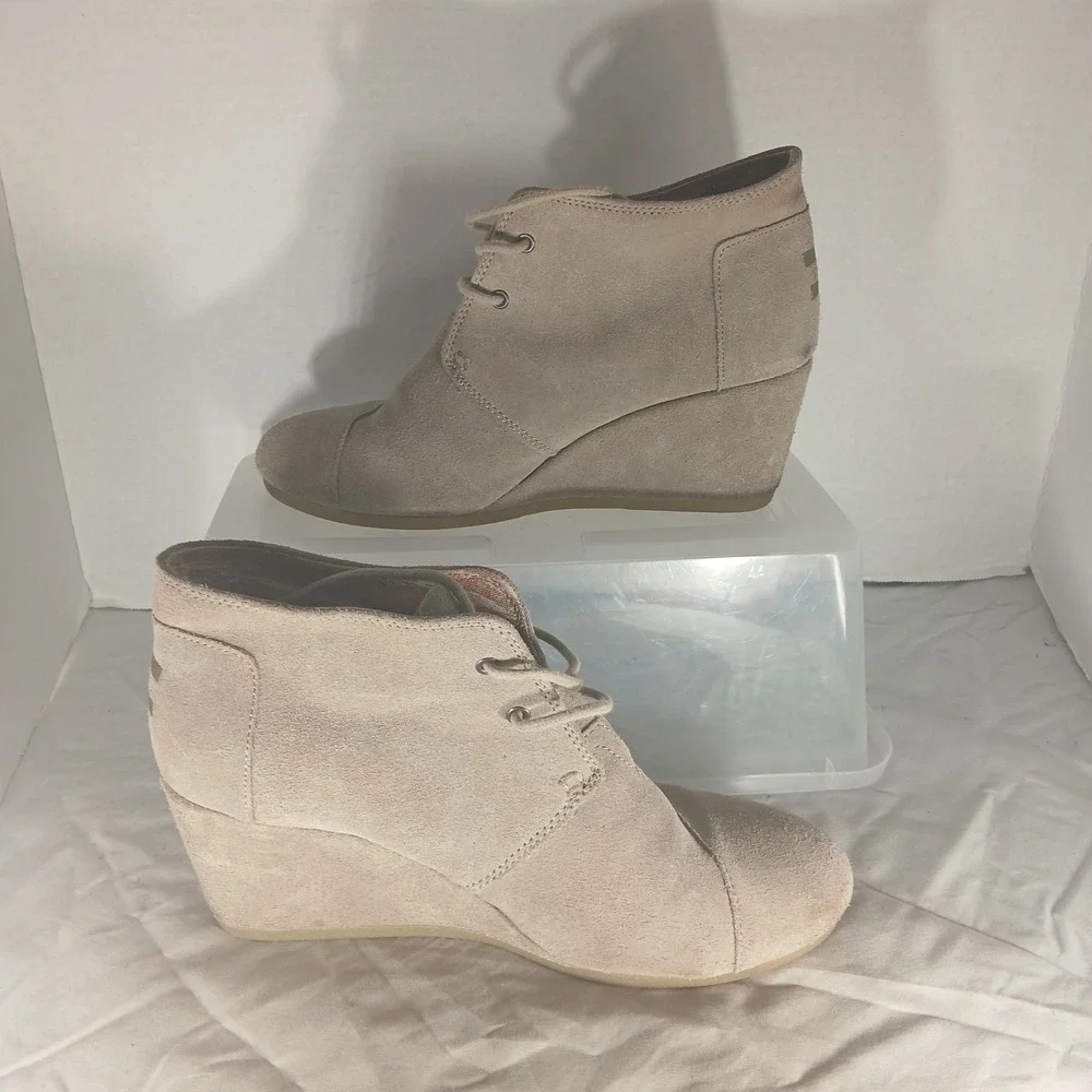 TOMS Desert Wedge Taupe Suede Lace Up Ankle Boots Womens 9.5 Chukka‎ Heel 300216